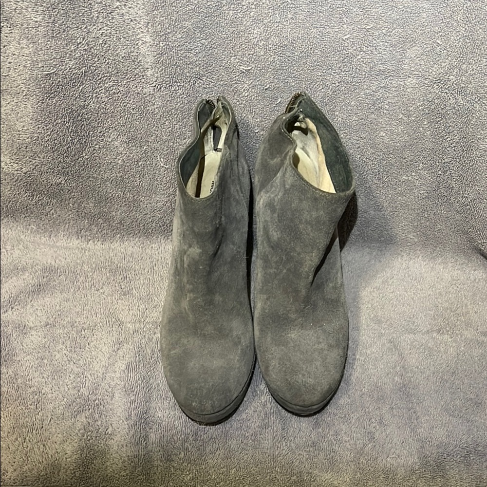 Chic Gray Suede Ankle Boots